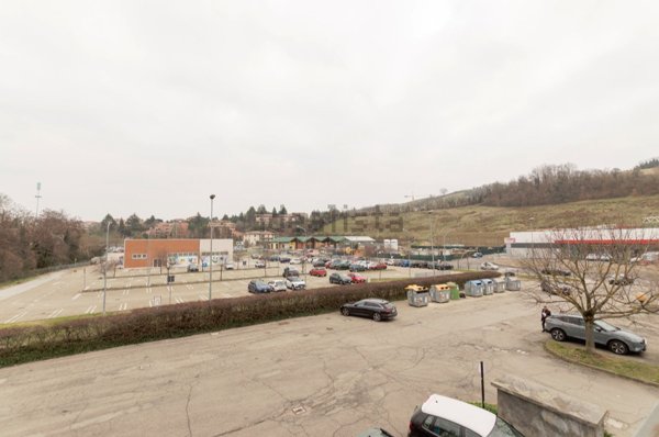 locale commerciale in vendita a Pianoro in zona Pian di Macina