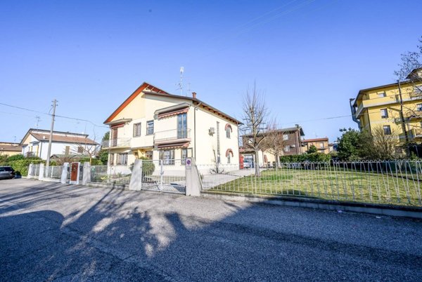 casa indipendente in vendita a Pieve di Cento