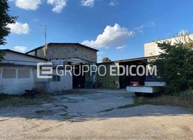 locale commerciale in vendita a Pieve di Cento