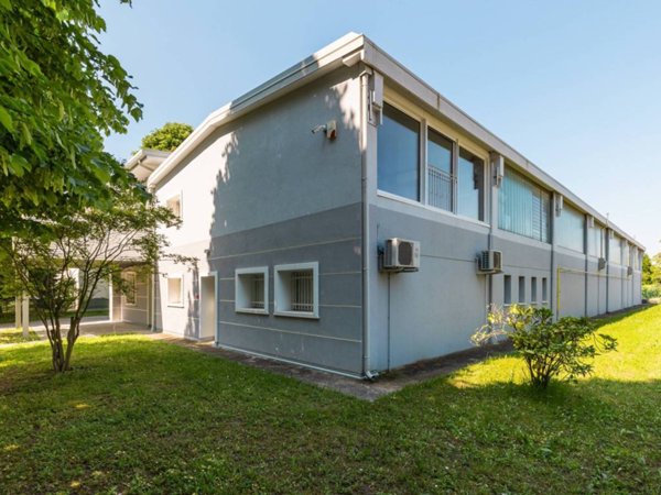 locale commerciale in vendita a Pieve di Cento