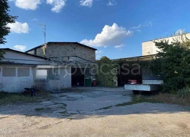 locale commerciale in vendita a Pieve di Cento