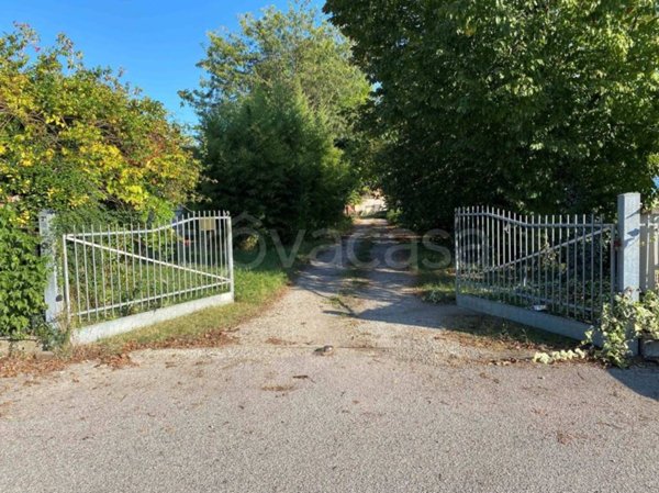 locale commerciale in vendita a Pieve di Cento