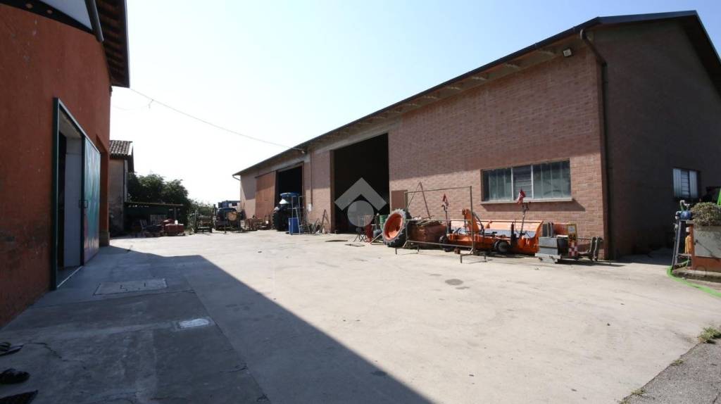 locale commerciale in vendita a Sala Bolognese