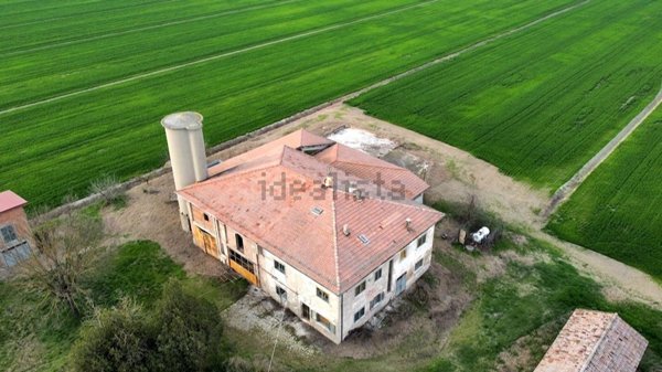 esavano in vendita a Sala Bolognese in zona Sala