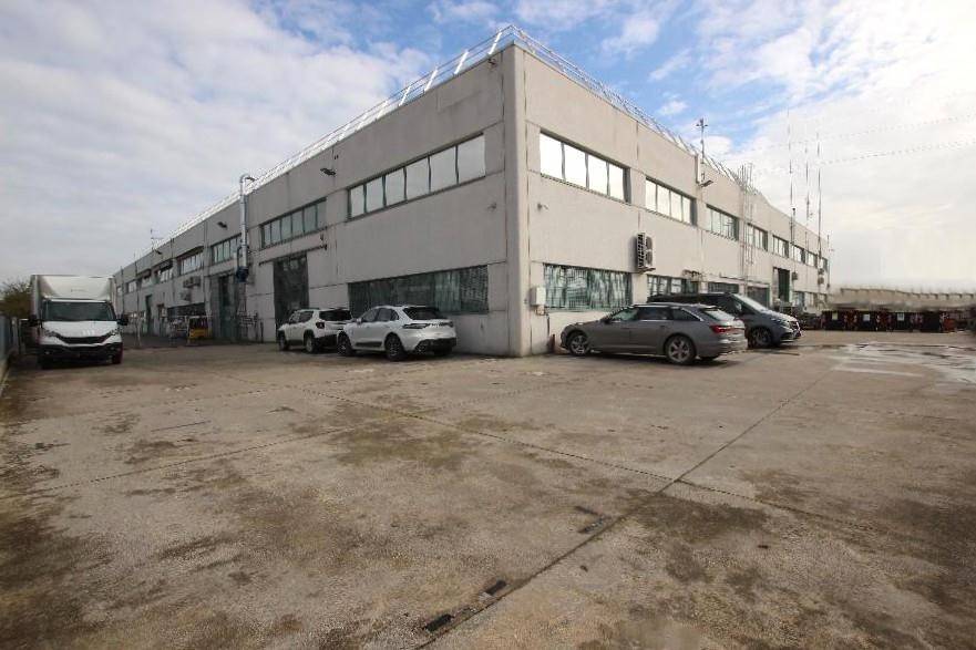 locale commerciale in vendita a Sala Bolognese