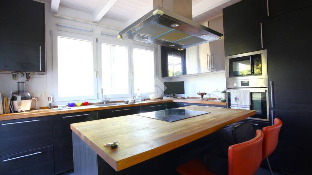casa indipendente in vendita a Sala Bolognese in zona Bagno di Piano