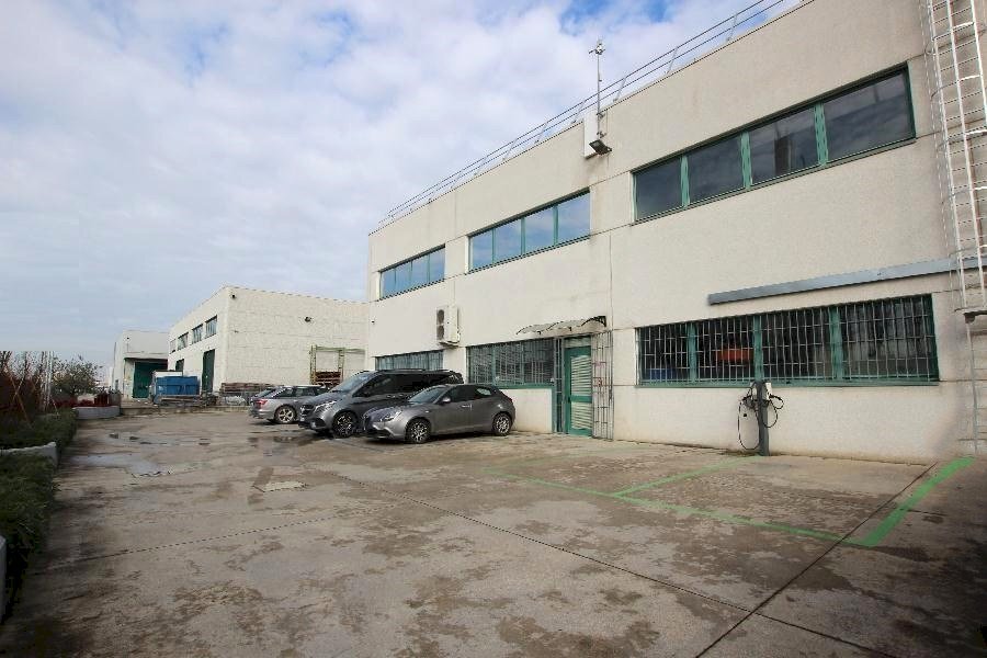 locale commerciale in vendita a Sala Bolognese