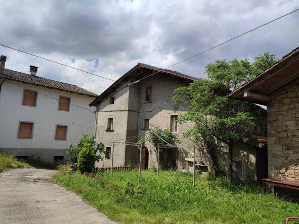casa indipendente a San Benedetto Val di Sambro in zona Piano del Voglio