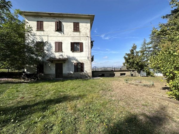 casa indipendente a San Benedetto Val di Sambro in zona Piano del Voglio