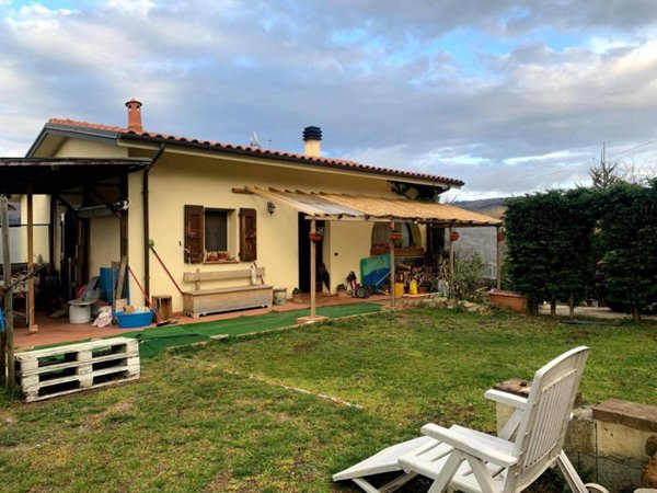 casa indipendente a San Benedetto Val di Sambro in zona Monteacuto Vallese