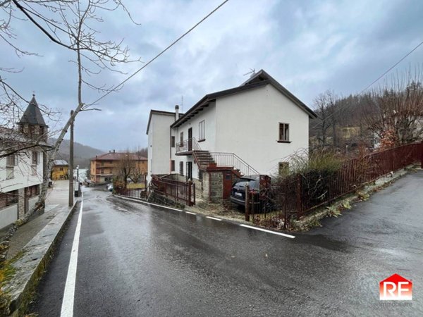 intera palazzina a San Benedetto Val di Sambro in zona Castel dell'Alpi