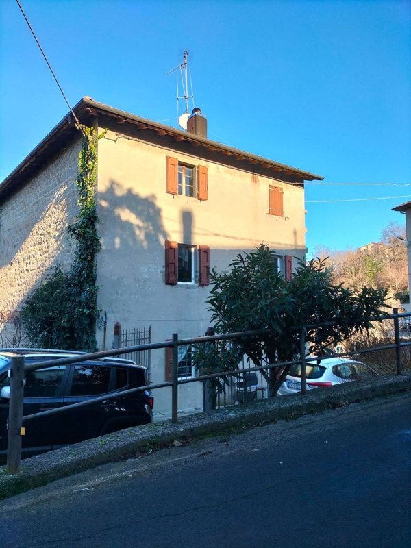 casa indipendente a San Benedetto Val di Sambro in zona Piano del Voglio