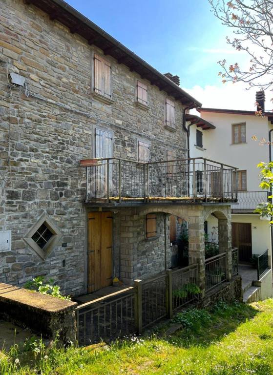 casa indipendente a San Benedetto Val di Sambro in zona Castel dell'Alpi
