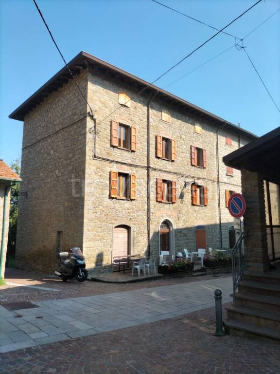 casa indipendente a San Benedetto Val di Sambro in zona Piano del Voglio
