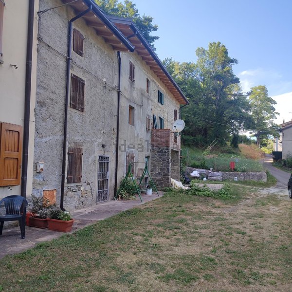 casa indipendente a San Benedetto Val di Sambro in zona Castel dell'Alpi