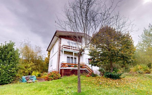 casa indipendente a San Benedetto Val di Sambro in zona Piano del Voglio