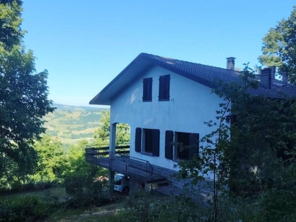 casa indipendente a San Benedetto Val di Sambro in zona Monte Fredente