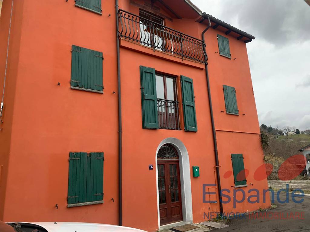 casa indipendente a San Benedetto Val di Sambro in zona Monteacuto Vallese