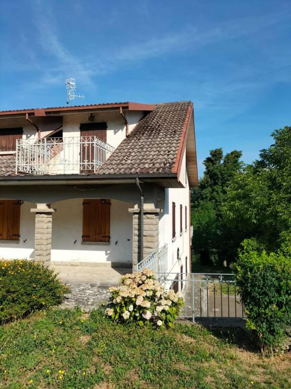 casa indipendente a San Benedetto Val di Sambro in zona Piano del Voglio