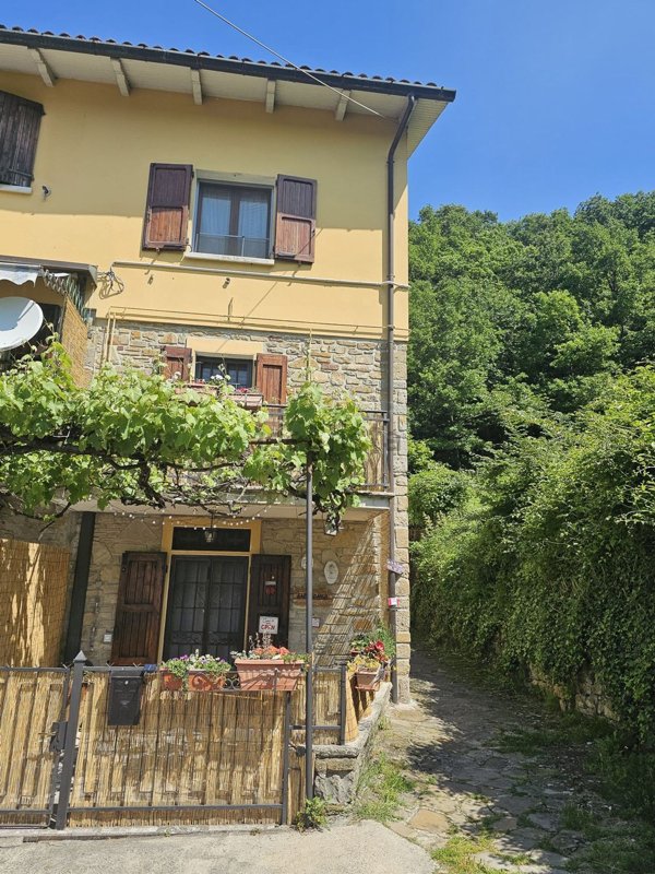 casa indipendente in vendita a San Benedetto Val di Sambro in zona Ripoli