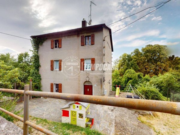 casa indipendente a San Benedetto Val di Sambro in zona Piano del Voglio