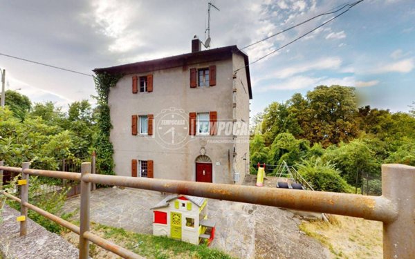 casa indipendente a San Benedetto Val di Sambro in zona Piano del Voglio