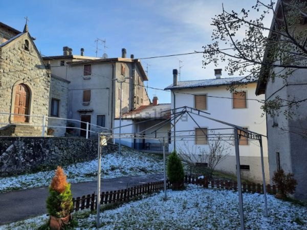 casa indipendente in vendita a San Benedetto Val di Sambro
