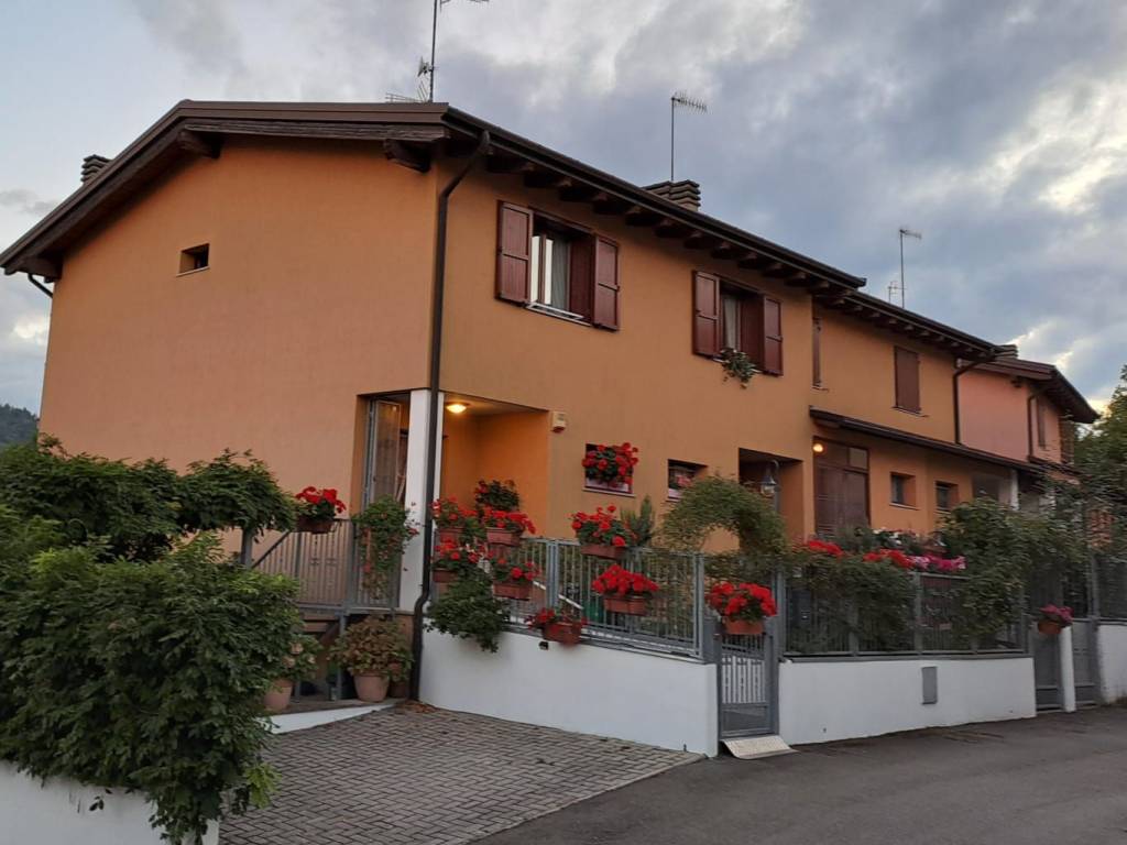 casa indipendente a San Benedetto Val di Sambro in zona Madonna dei Fornelli