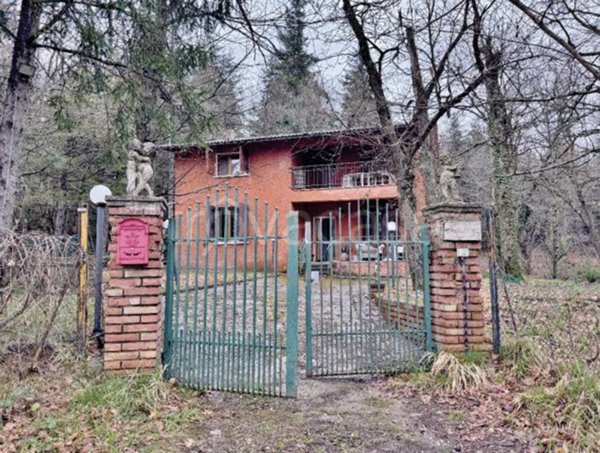 casa indipendente in vendita a San Benedetto Val di Sambro