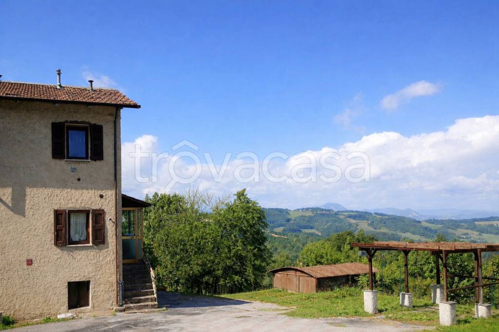 casa indipendente a San Benedetto Val di Sambro in zona Madonna dei Fornelli