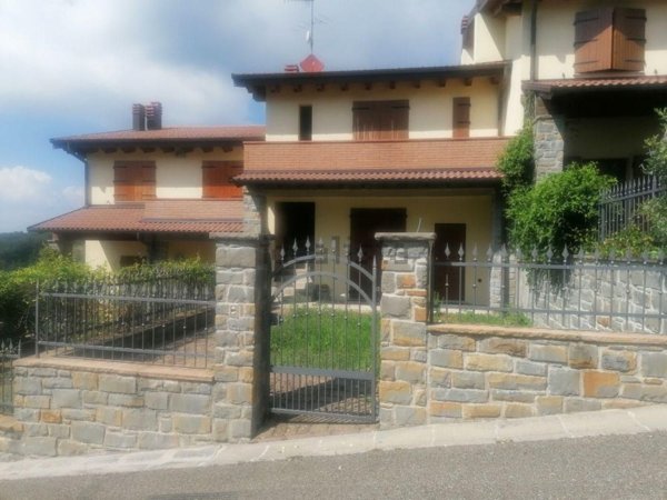 casa indipendente in vendita a San Benedetto Val di Sambro