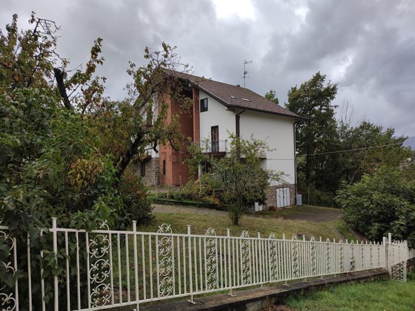 casa indipendente a San Benedetto Val di Sambro in zona Piano del Voglio
