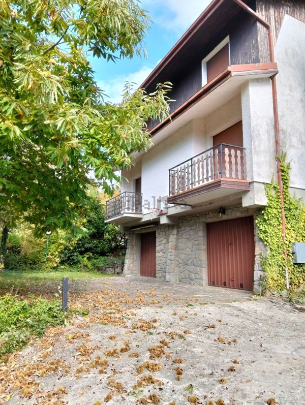 casa indipendente a San Benedetto Val di Sambro in zona Piano del Voglio