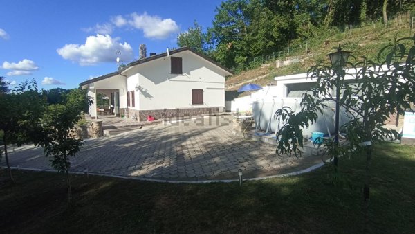 casa indipendente a San Benedetto Val di Sambro in zona Monteacuto Vallese