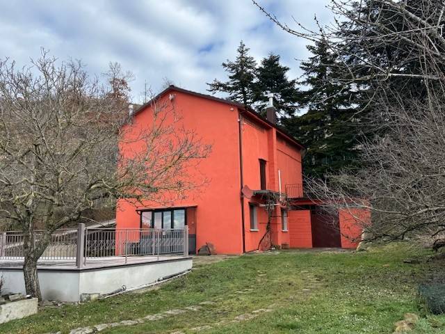 casa indipendente a San Benedetto Val di Sambro in zona Monte Fredente