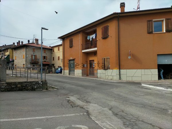 casa indipendente a San Benedetto Val di Sambro in zona Monteacuto Vallese