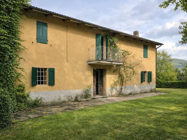 casa indipendente a San Benedetto Val di Sambro in zona Monteacuto Vallese