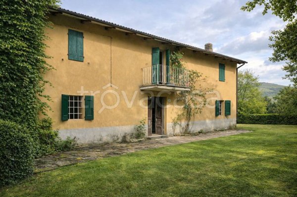 casa indipendente a San Benedetto Val di Sambro in zona Monteacuto Vallese