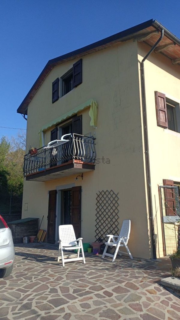 casa indipendente in vendita a San Benedetto Val di Sambro