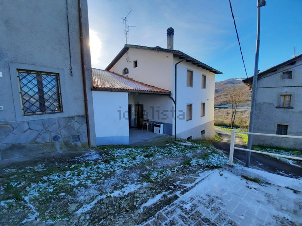 casa indipendente in vendita a San Benedetto Val di Sambro