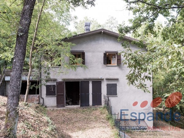 casa indipendente a San Benedetto Val di Sambro in zona Monteacuto Vallese