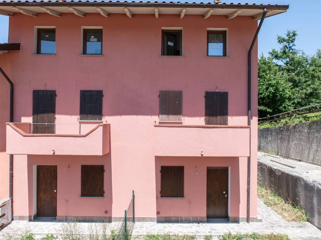 casa indipendente a San Benedetto Val di Sambro in zona Piano del Voglio