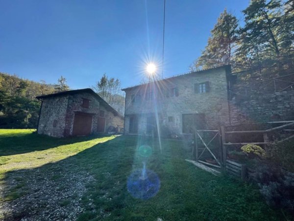 casa indipendente in vendita a San Benedetto Val di Sambro