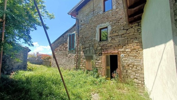 casa indipendente a San Benedetto Val di Sambro in zona Monte Fredente