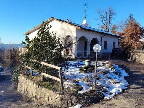 casa indipendente a San Benedetto Val di Sambro in zona Monteacuto Vallese