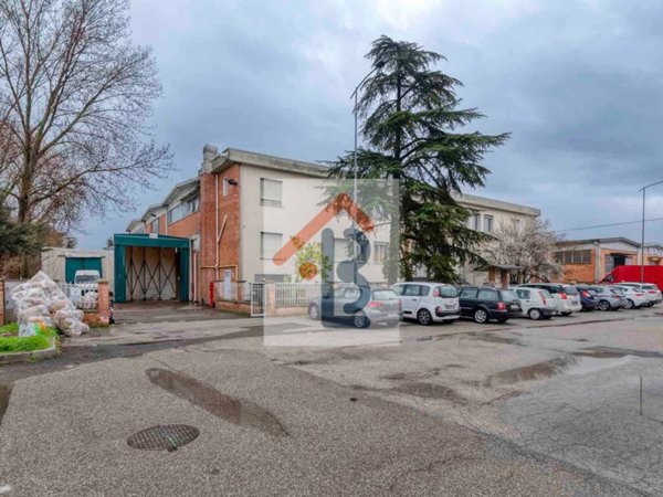 locale commerciale in vendita a San Giorgio di Piano in zona Stiatico