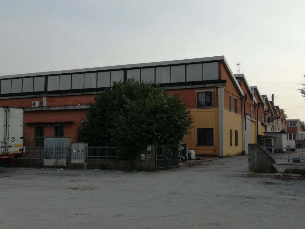 locale commerciale in vendita a San Giorgio di Piano in zona Stiatico