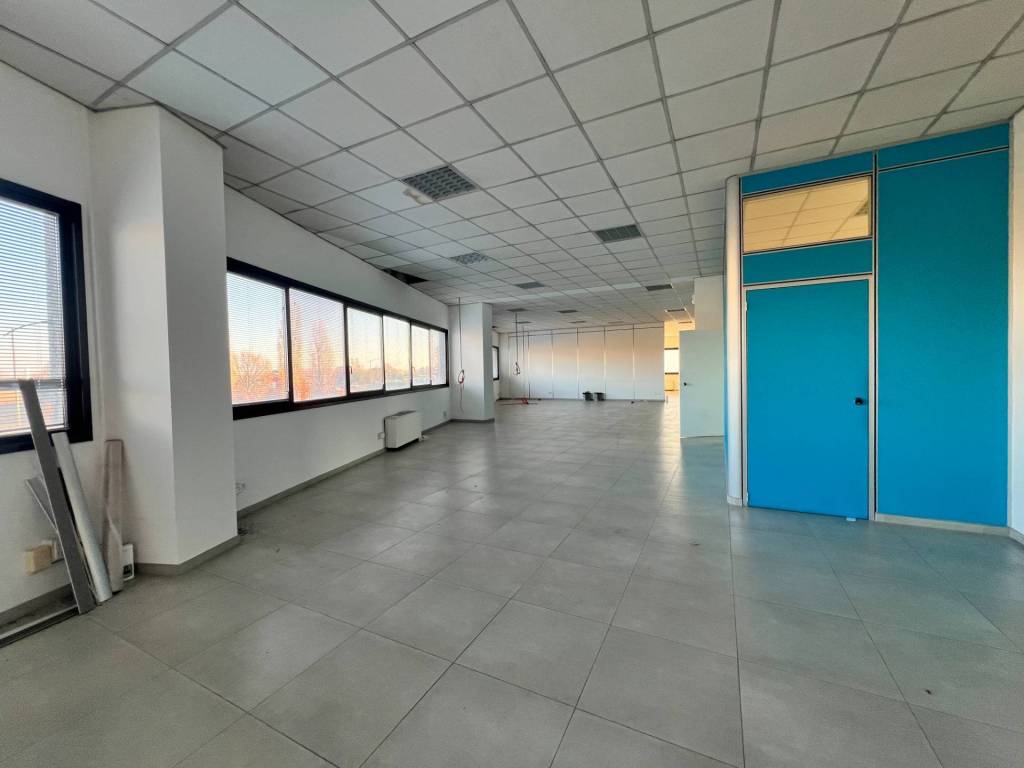 negozio in vendita a San Giorgio di Piano in zona Stiatico