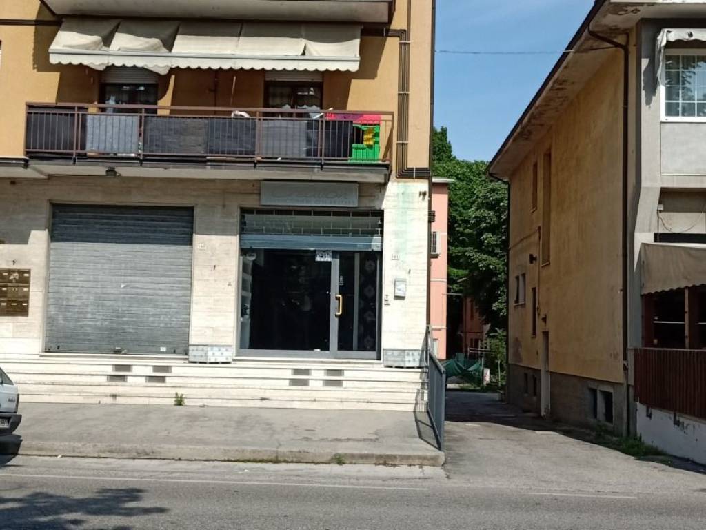 negozio in vendita a San Giovanni in Persiceto in zona Decima