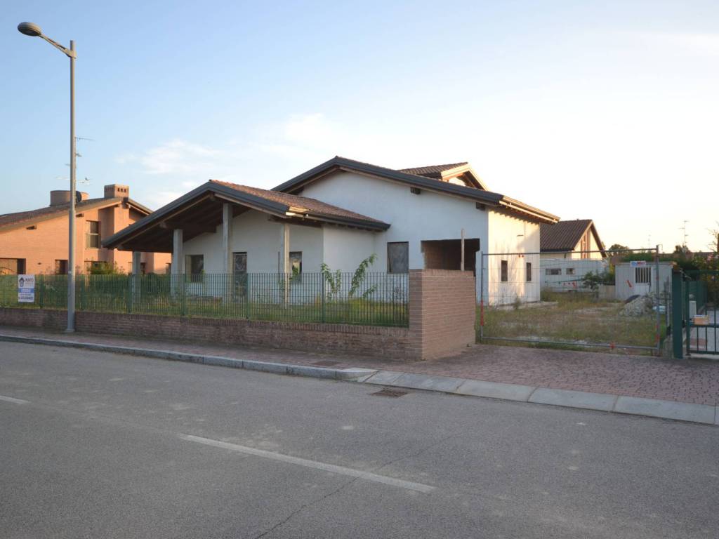 casa indipendente in vendita a San Giovanni in Persiceto in zona Decima